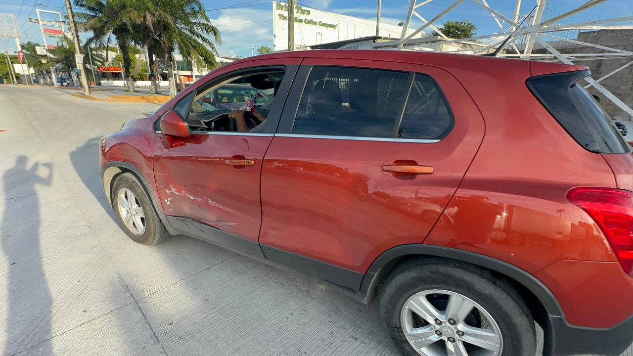 Camioneta choca con tractocamión en Ciudad del Carmen; no hubo heridos Camioneta choca con tractocamión en Ciudad del Carmen; no hubo heridos