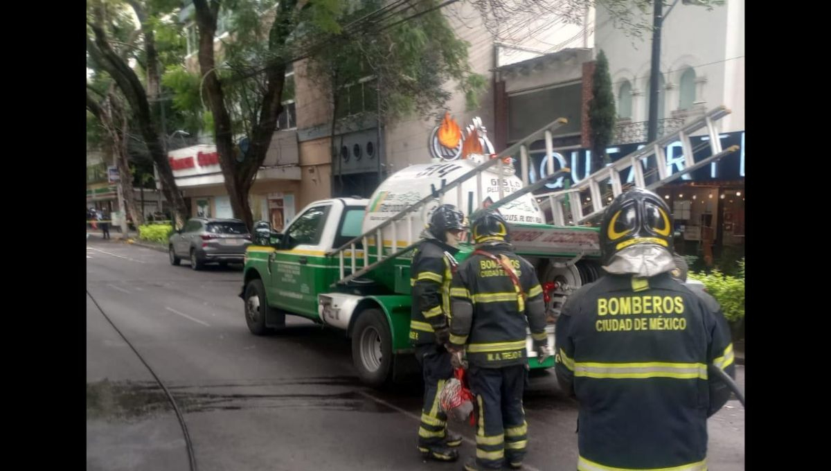Gracias a la rápida intervención de los servicios de emergencia, la fuga fue controlada sin que se reportaran personas lesionadas o daños mayores Gracias a la rápida intervención de los servicios de emergencia, la fuga fue controlada sin que se reportaran personas lesionadas o daños mayores