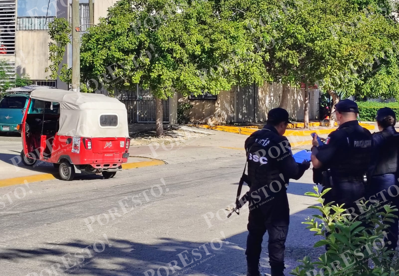 Los presuntos responsables llegaron en una motocicleta, en la cual huyeron después de cometer el ataque