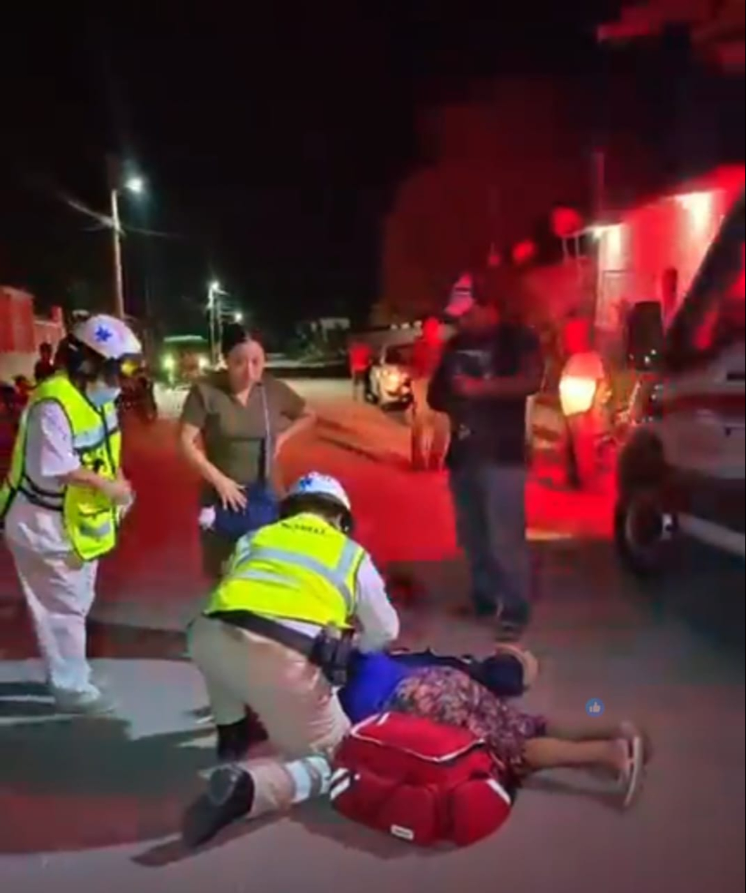 La mujer fue atendida en el lugar por los paramédicos.