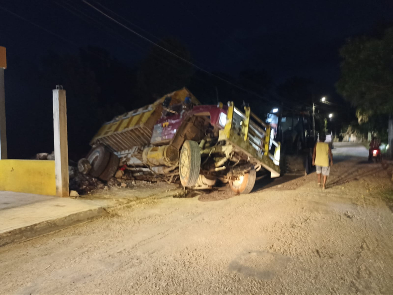 La unidad cayó en una zanja y no pude continuar su recorrido. La unidad cayó en una zanja y no pude continuar su recorrido.