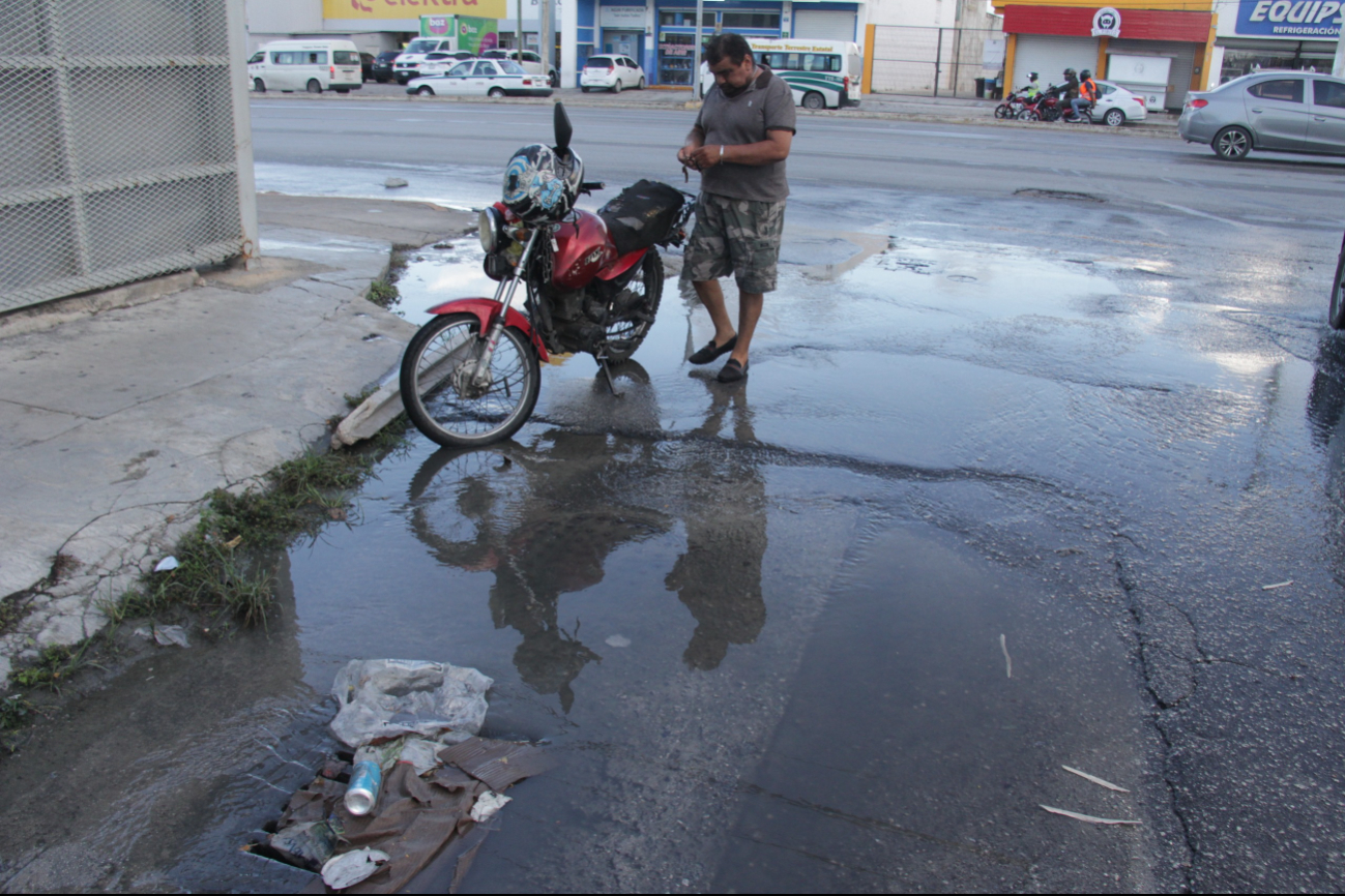 Las lluvias han superado el sistema de alcantarillado de la ciudad.