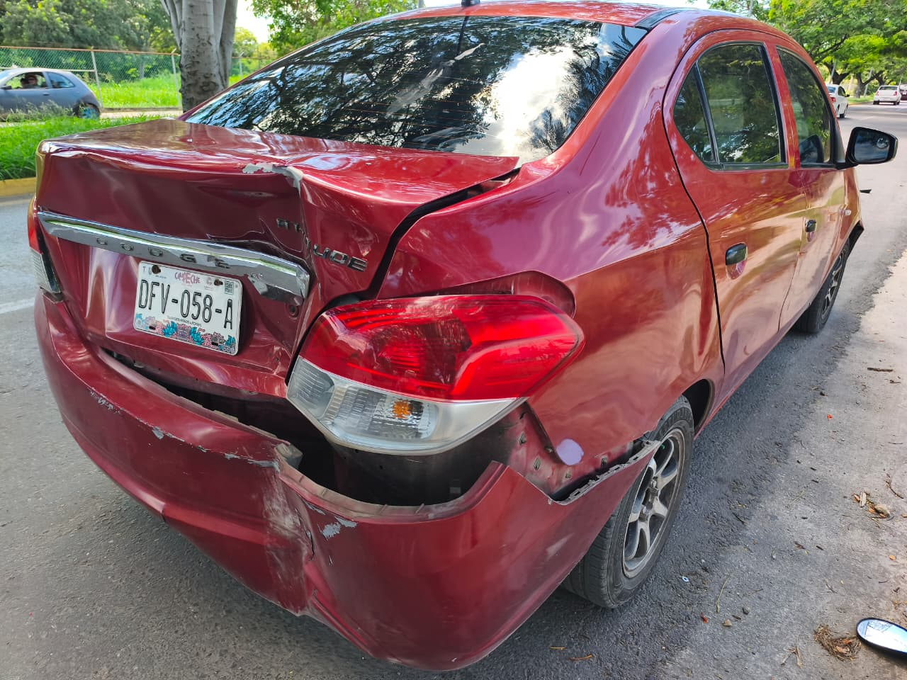 Motociclista choca por alcance en Campeche y es trasladado al hospital