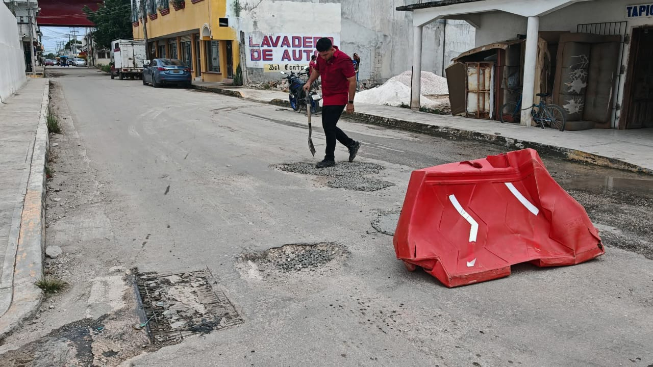 Obras Públicas ignora reportes; ciudadanos toman acción en Campeche Obras Públicas ignora reportes; ciudadanos toman acción en Campeche