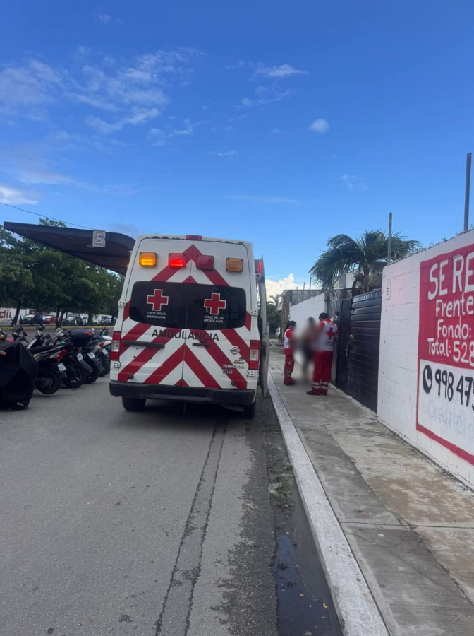 Paramédicos acudieron al sitio brindando primeros auxilios al hombre, quien se encontraba bajo los efectos del alcohol Paramédicos acudieron al sitio brindando primeros auxilios al hombre, quien se encontraba bajo los efectos del alcohol