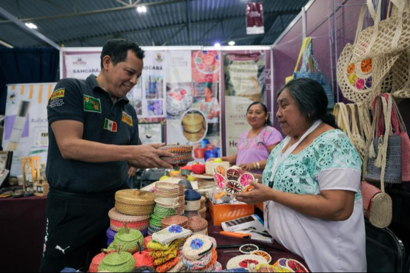 Talento de artesanos locales brilla en la Semana de Yucatán en México