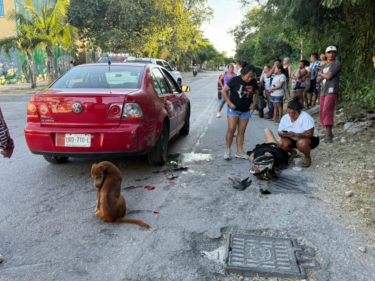 La acompañante del motociclista resultó con lesiones visibles. La acompañante del motociclista resultó con lesiones visibles.