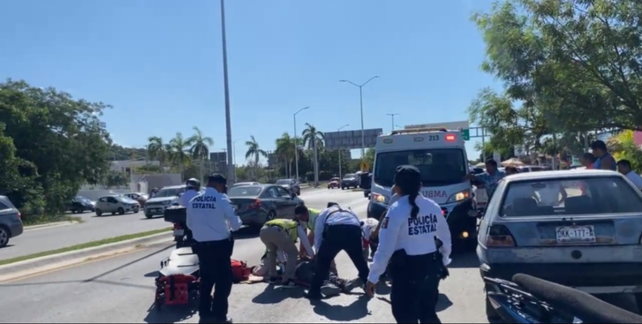 La motocicleta quedó prácticamente pérdida total y el conductor tendido sobre el pavimento. La motocicleta quedó prácticamente pérdida total y el conductor tendido sobre el pavimento.