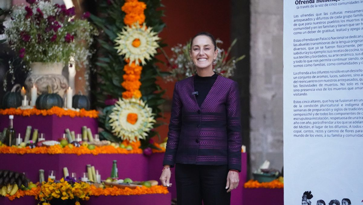 Presidenta Claudia Sheinbaum dedica ofrenda de Día de Muertos a las ancestras indígenas de México