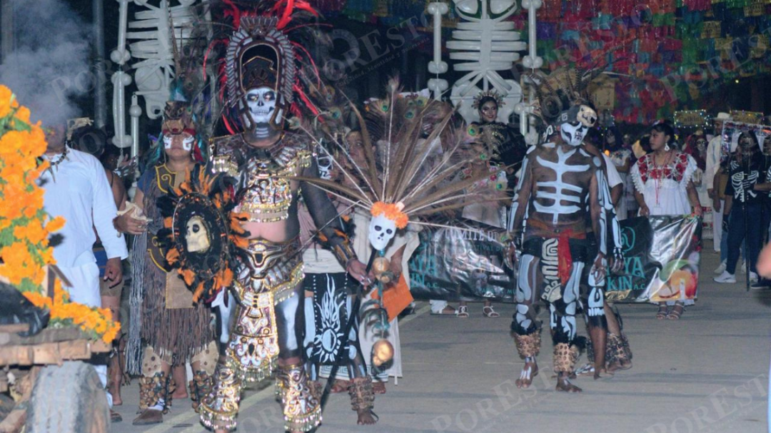 Miles de visitantes recorrieron el pueblo maya para honrar a sus difuntos con alegría y tradición.