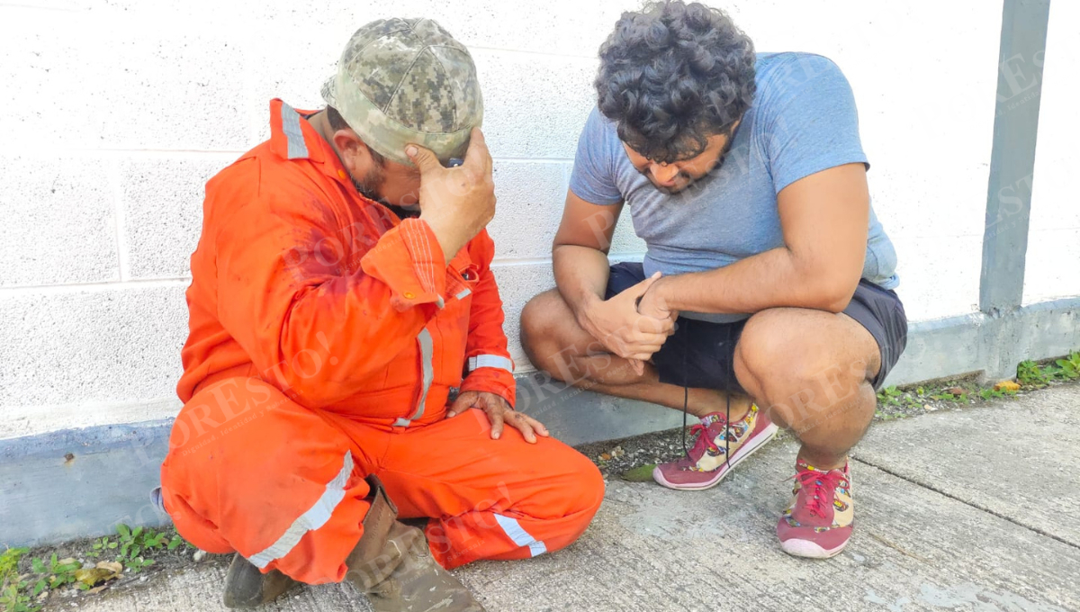 Testigos aseguran que los empleados intentaron ingresar al recinto sin precaución, provocando el fuerte choque. Testigos aseguran que los empleados intentaron ingresar al recinto sin precaución, provocando el fuerte choque.