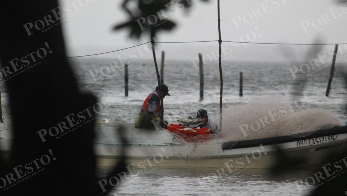 El puerto de Champotón permanece cerrado a la navegación ribereña por el evento de “norte”.