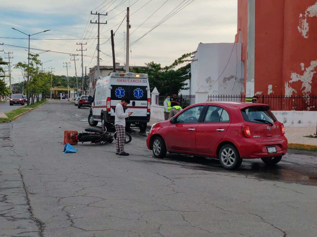 Intento simultáneo de incorporación termina en accidente en Campeche