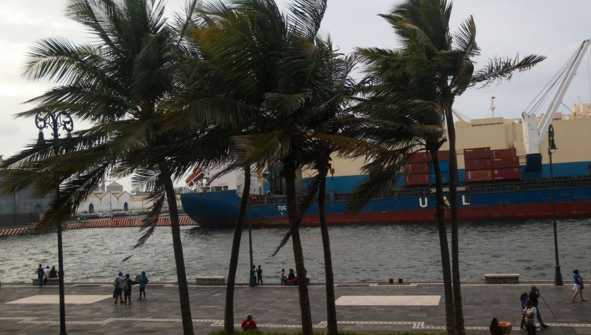 Las autoridades marítimas y de protección civil mantienen activa la alerta preventiva para embarcaciones, pescadores y turistas