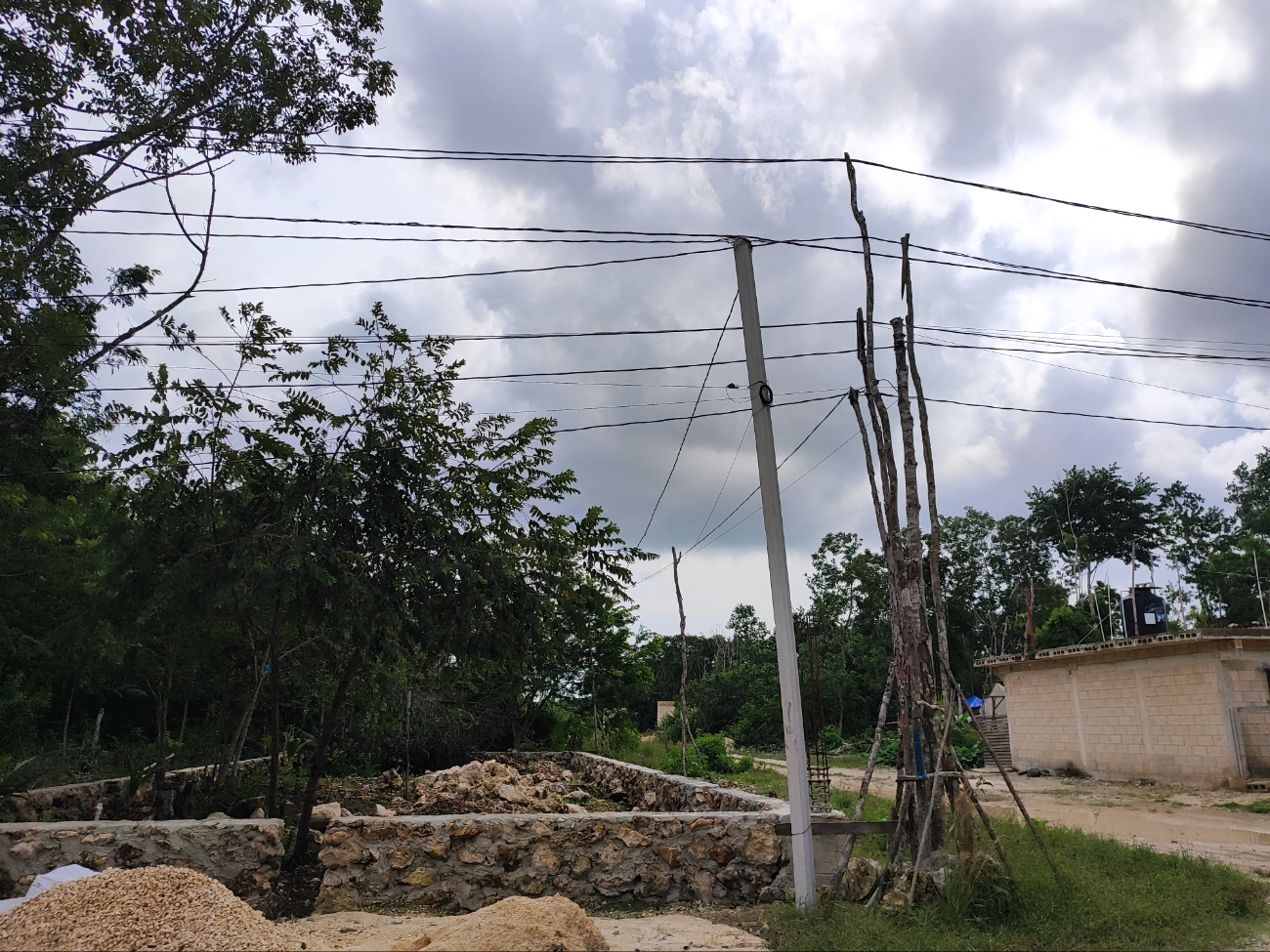 Ante la falta de alumbrado público, moradores padecen constantes robos y asaltos.