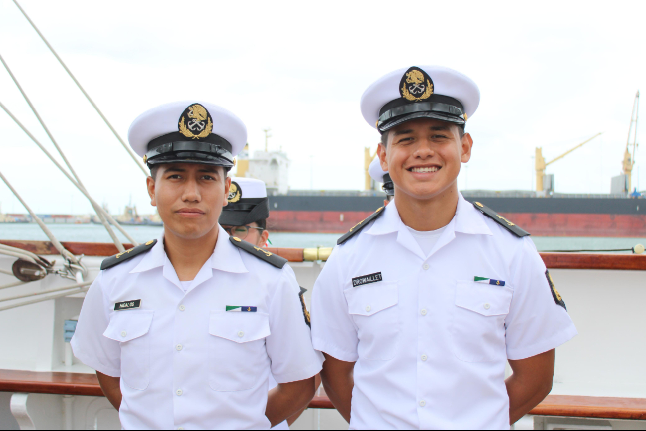 Cadetes del Buque Escuela Cuauhtémoc