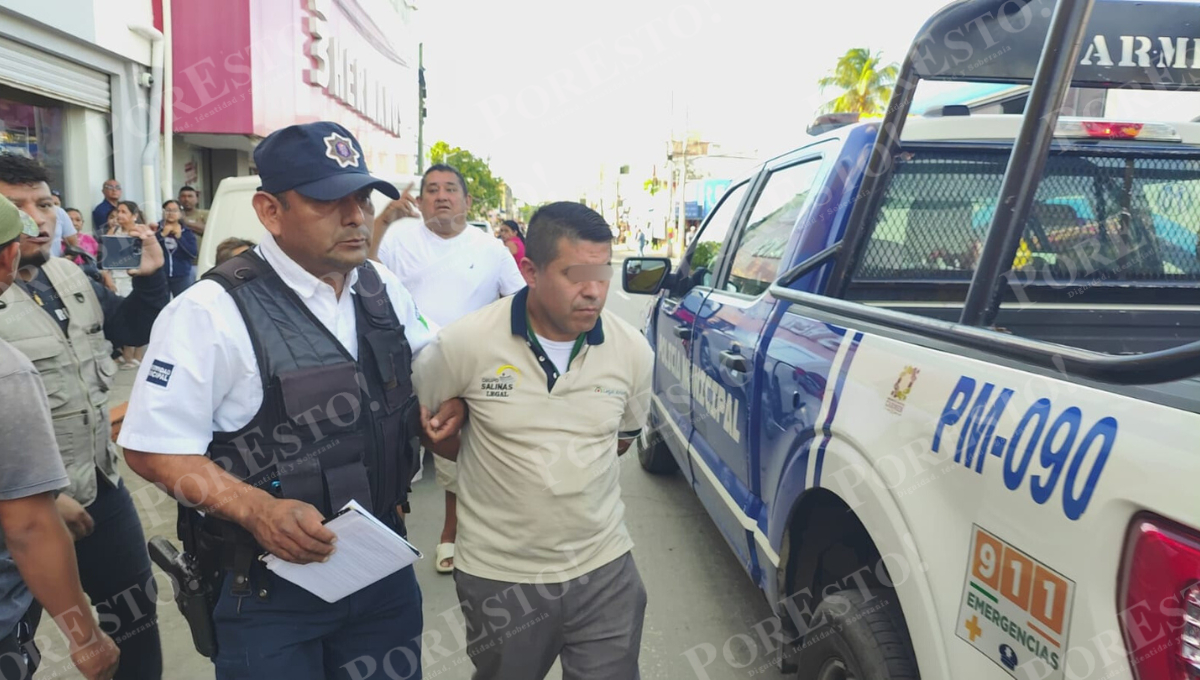 La policía municipal intervino para controlar el altercado y detuvo a uno de los presuntos responsables.
