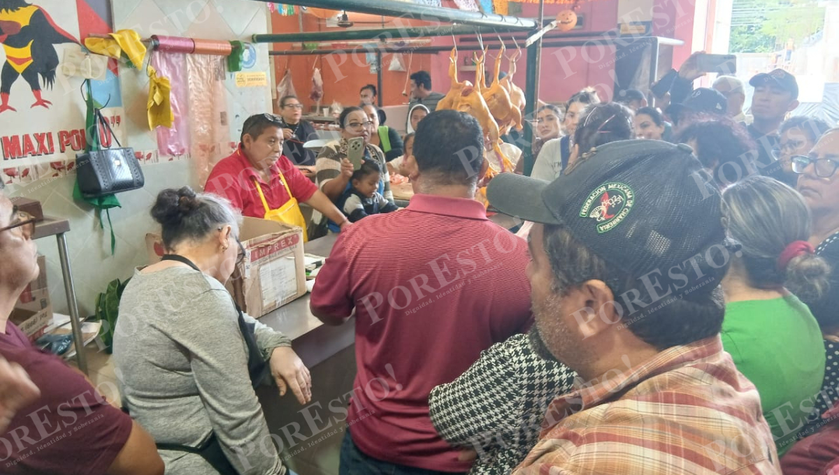 Locatarios del mercado de Escárcega exigen la destitución de su presidenta tras 14 años en el cargo