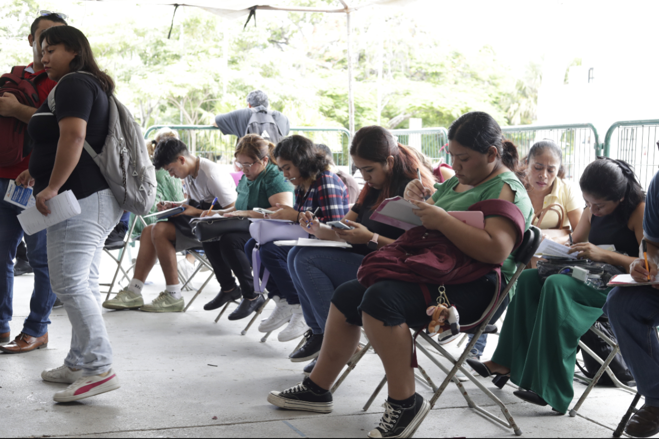 Sólo el 35 por ciento de  los aspirantes logra colocarse en  un puesto.
