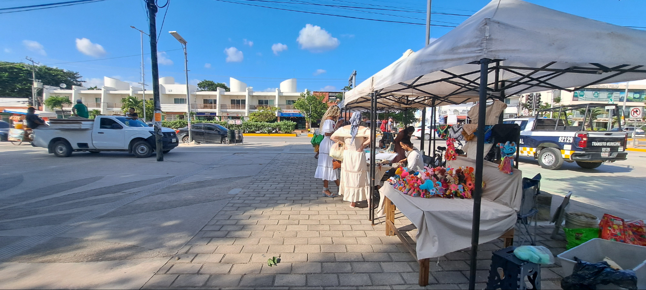 Inconformes exhortan a las autoridades municipales a investigar estos abusos, pues se les dificulta sacar para sus gastos esenciales.