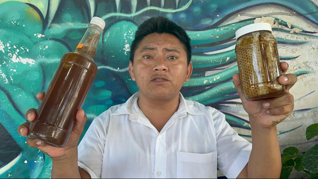 Pobladores que  ofrecen sus  artesanías tienen  que pagar 400 pesos  por día, incluso si no  tuvieron trabajo