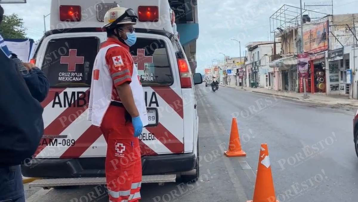Cruz Roja atiende a motociclista herido en percance vial