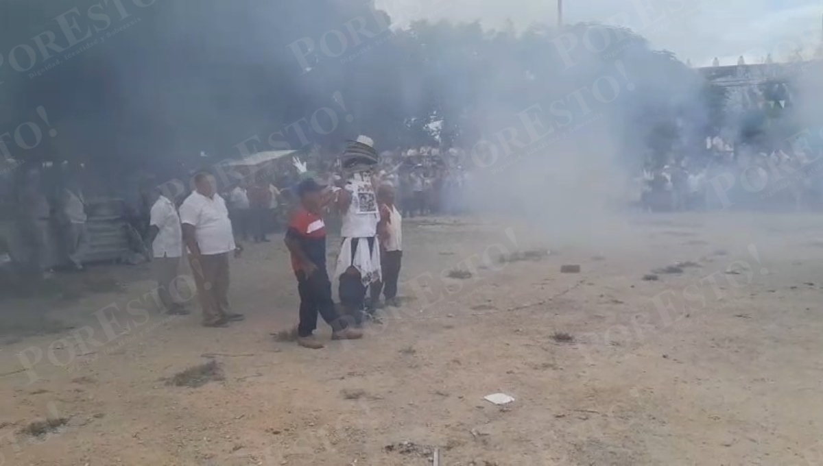 El Caballero de Fuego (U’dzuli Ka’ak) fue quemado como ofrenda a San Diego de Alcalá en la fiesta patronal del 13 de noviembre.