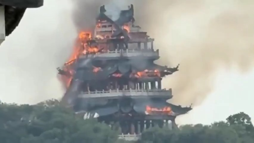 El fuego ocurrió la madrugada del 12 de noviembre y consumió por completo la estructura de madera.
