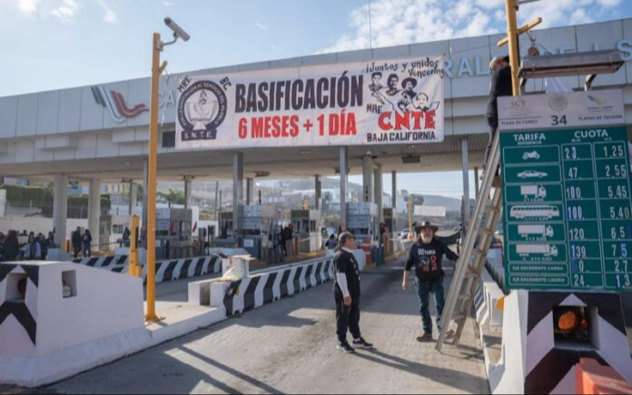 CNTE libera casetas en el Valle de México tras horas de protesta en su paro nacional