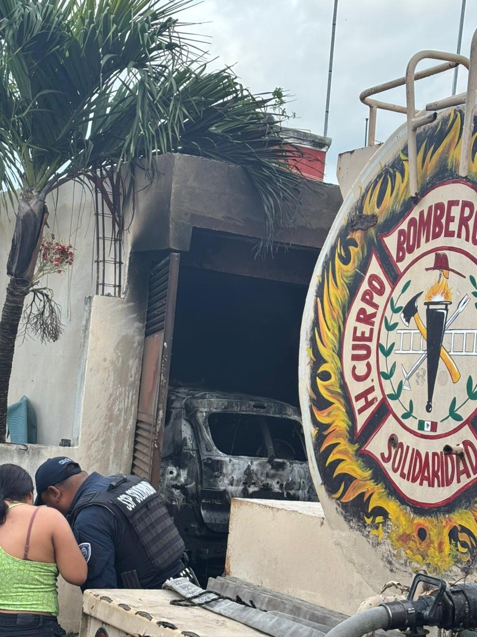 El Heroico Cuerpo de Bomberos sofocó el fuego.