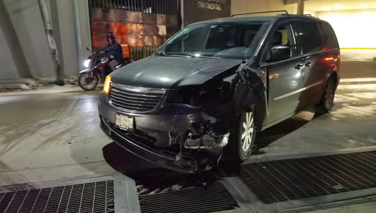 Fuerte choque entre motocicleta y camioneta en San Manuel deja un lesionado y cuantiosos daños