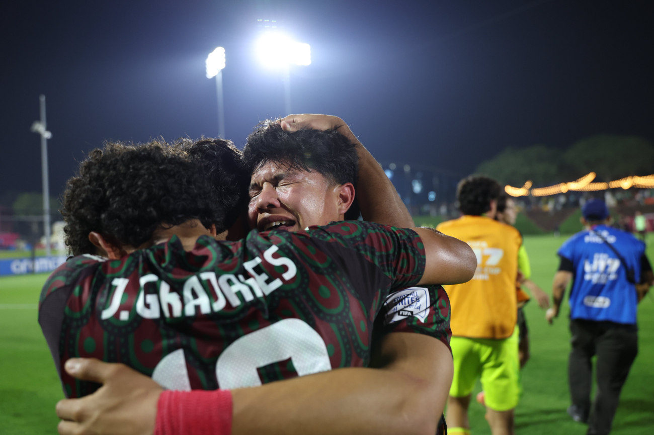 Los jugadores emocionados tras le épica victoria.