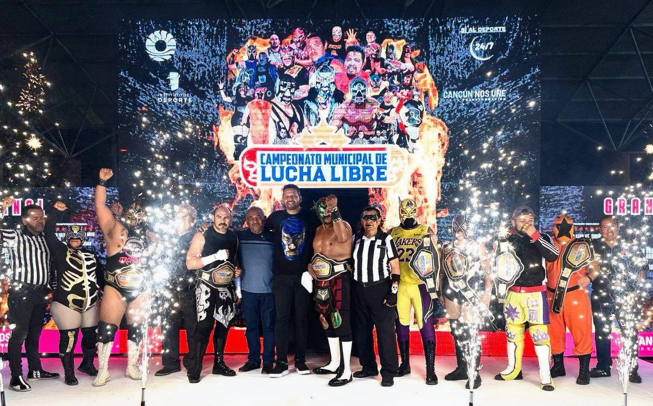 Una gran función de lucha libre fue la que se vivió en Cancún.