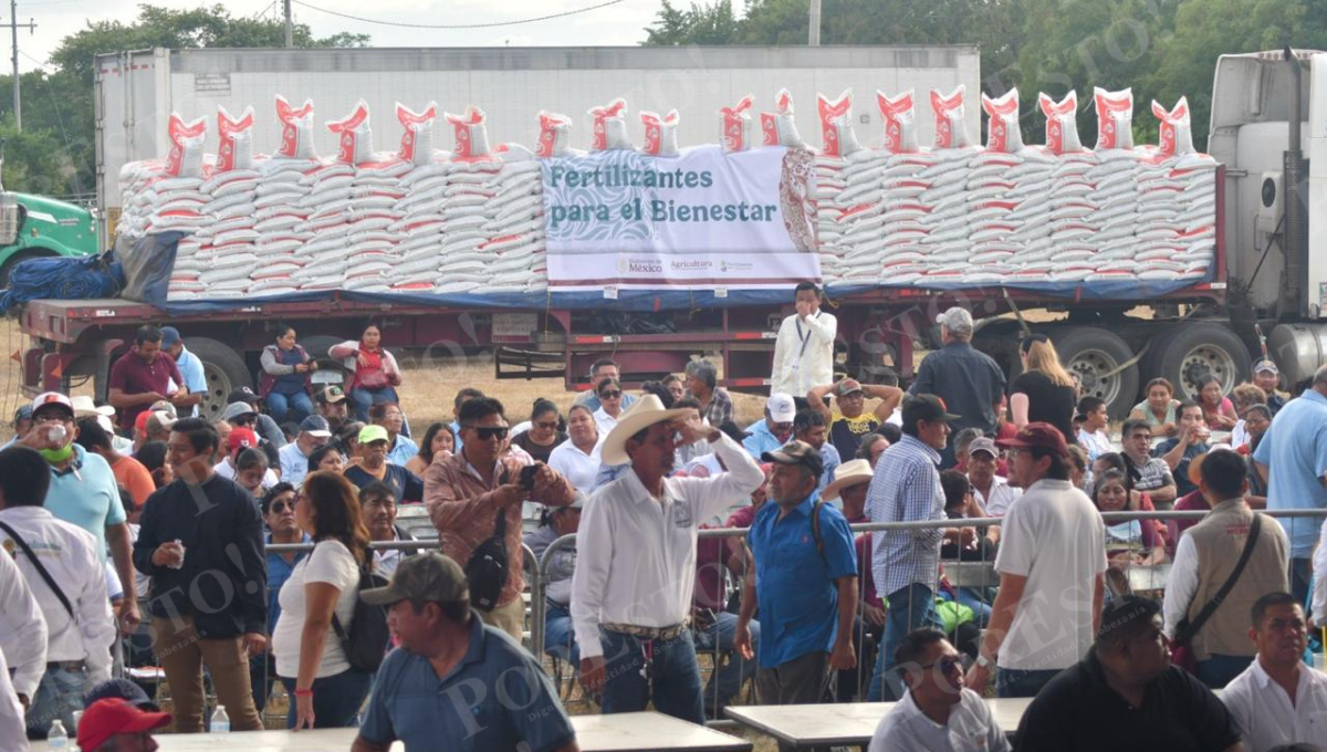 Se entregaron semillas certificadas de arroz, fertilizantes y apoyos para ganaderos y productores de leche.