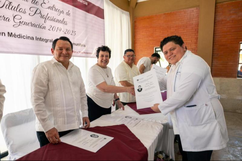 Egresan en Ticul primeras médicos y médicos de la Universidad para el Bienestar Benito Juárez García