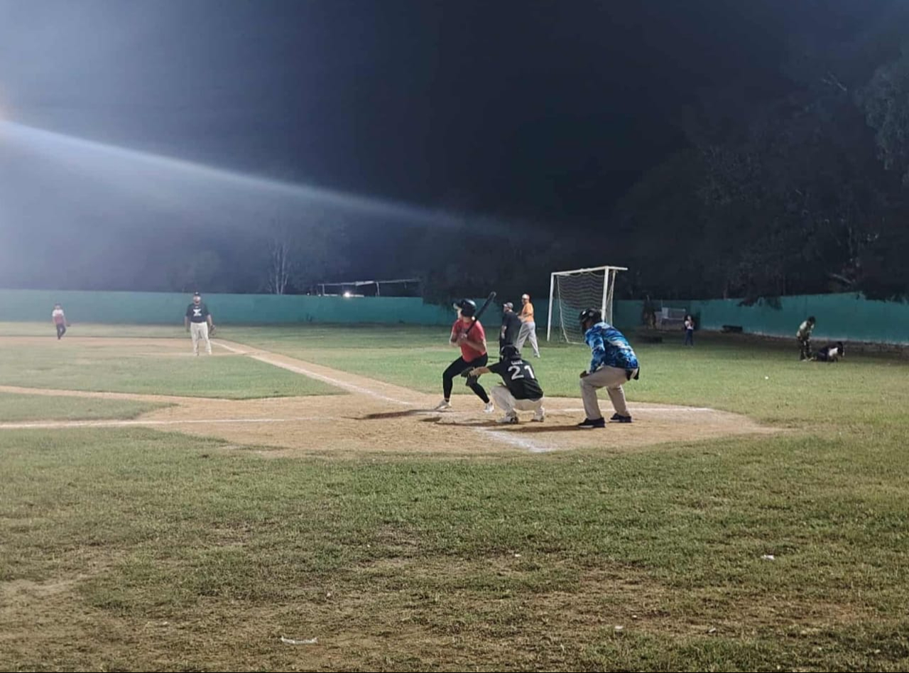 Potros y Forasteros ofrecieron un buen espectáculo a los aficionados.