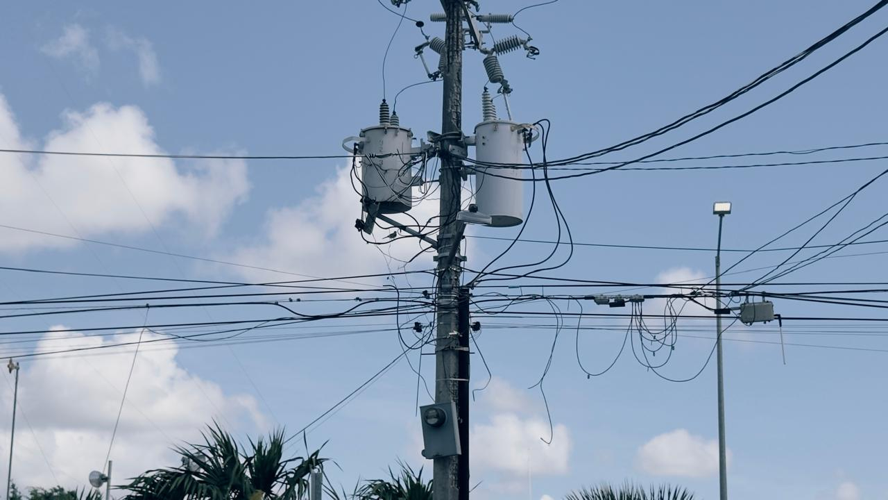 Ante los daños de aparatos electrónicos, vecinos han tenido que gastar más dinero en reparaciones