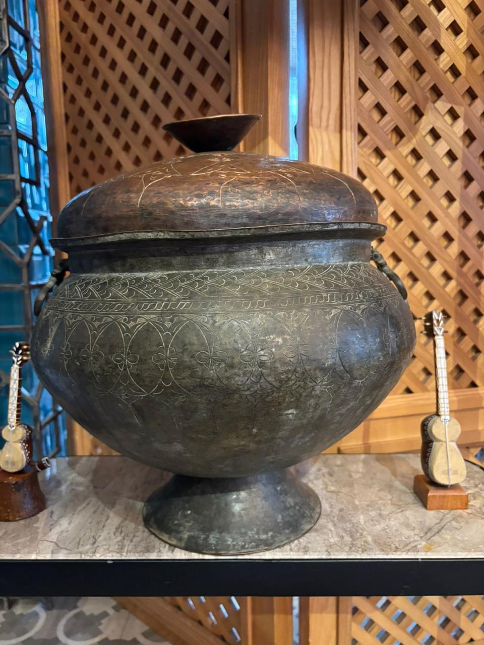 El tallado en metal bujariano es una tradición que combina ciencia, estética y espiritualidad.