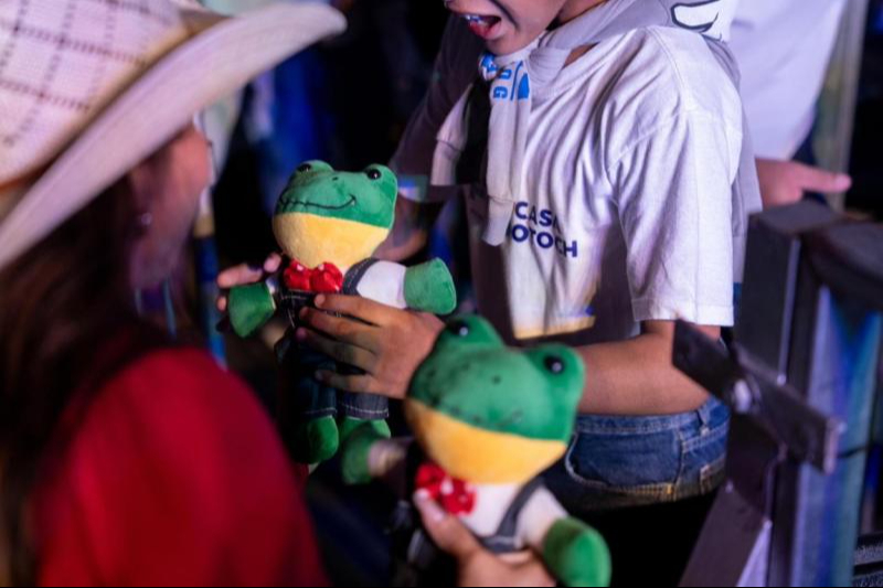Niñas y niños de Casa Otoch viven una noche inolvidable en el concierto de Lara Campos