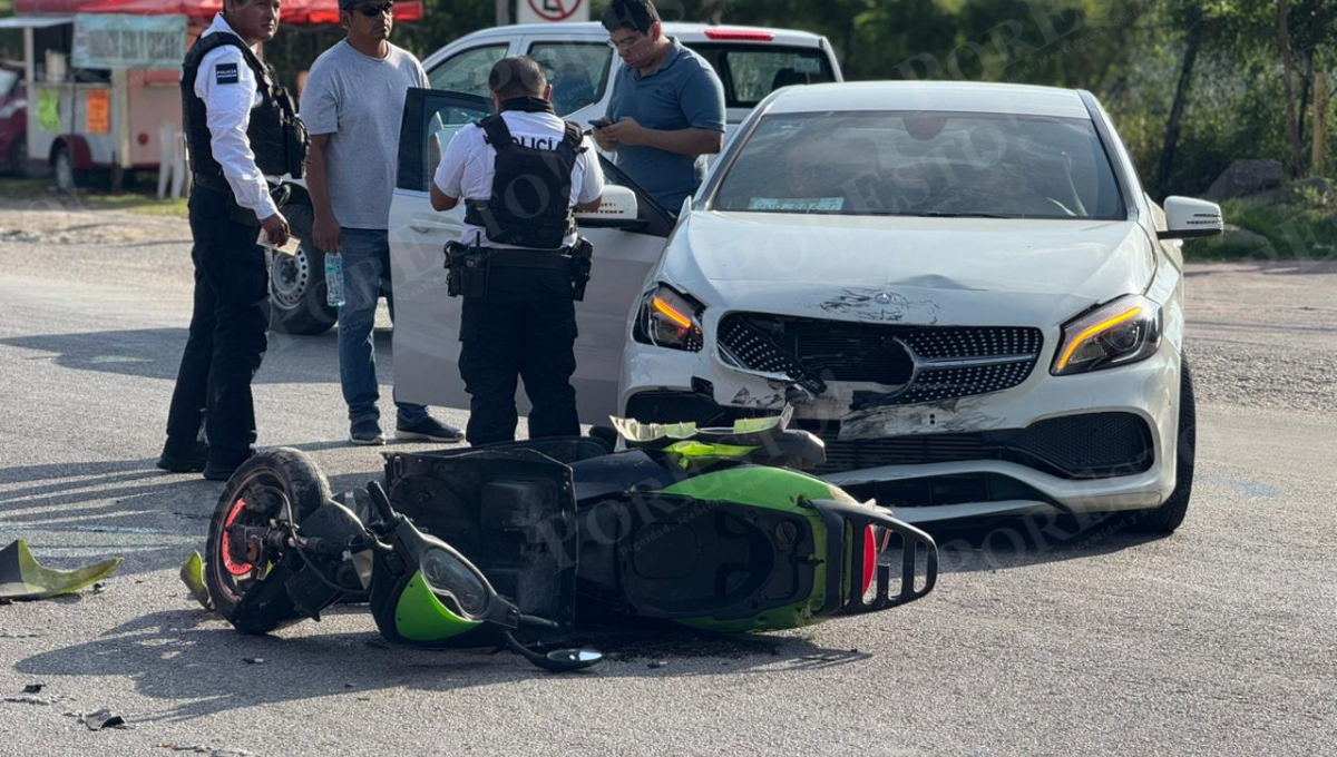 Un motociclista resultó lesionado tras un fuerte choque en la carretera Carmen–Puerto Real, frente a Misión del Carmen.