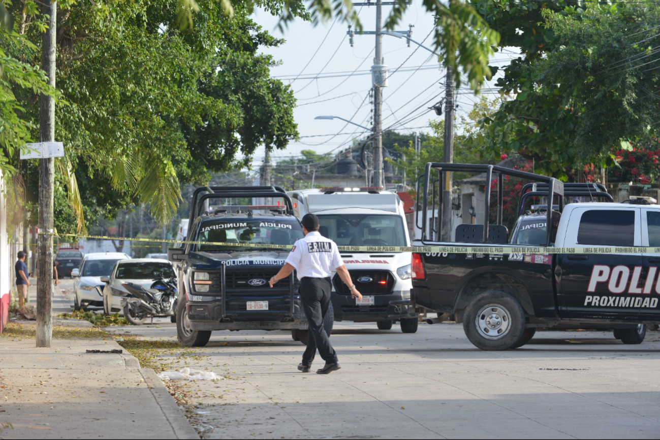 Después de unas breves palabras, sujetos armados dispararon a quemarropa contra los hombres, luego se dieron a la fuga, al parecer, hacia la avenida 20 de Noviembre