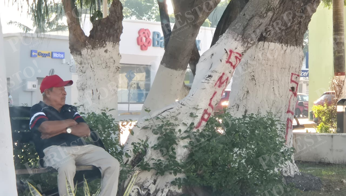 Plaza “Ángel Castillo Lanz” amanece con pintas; vecinos cuestionan seguridad en el centro de Champotón