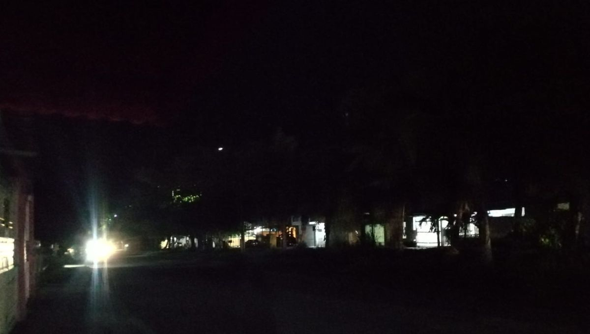 En penumbras 10 calles de Chetumal, falta de alumbrado público afecta a más de 200 capitalinos; temen por su seguridad y por accidentes en zonas de tráfico