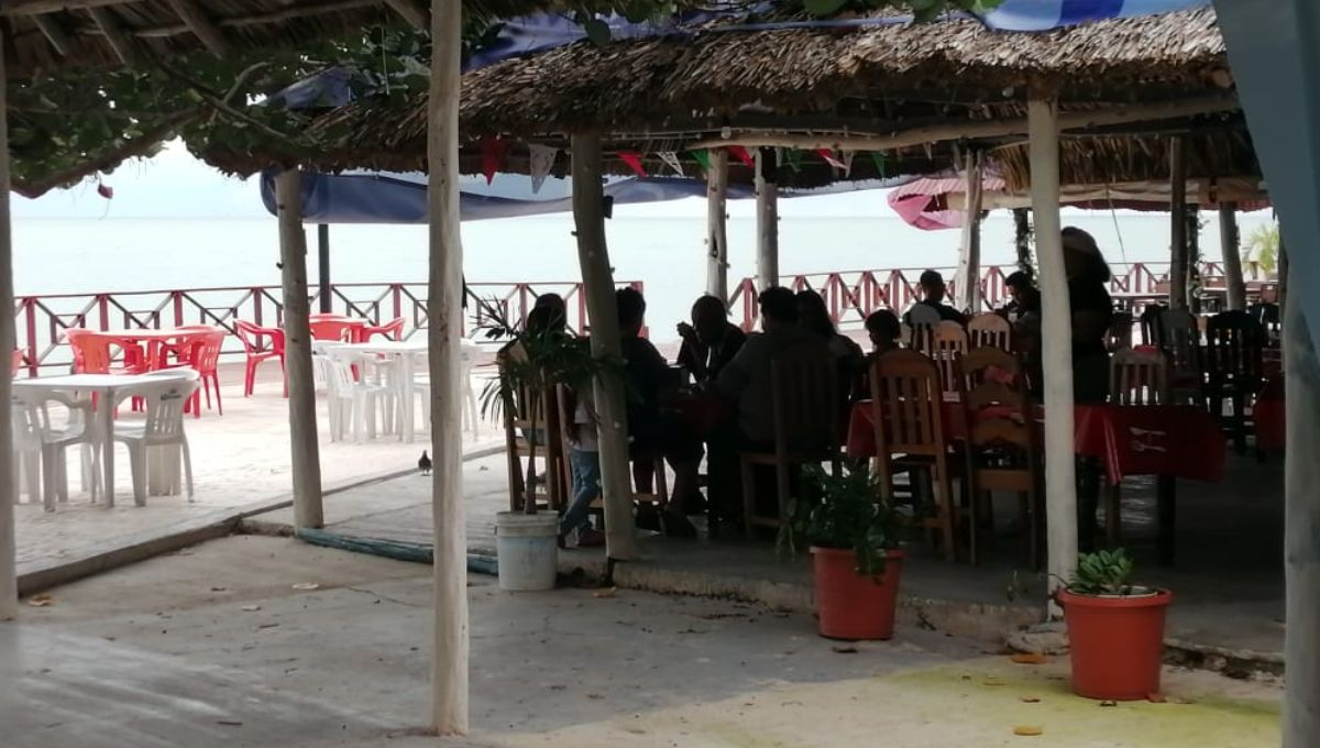 Afecta temporada baja a más de 30 restaurantes de Calderitas; propietarios resisten arduamente en espera de la temporada alta en diciembre