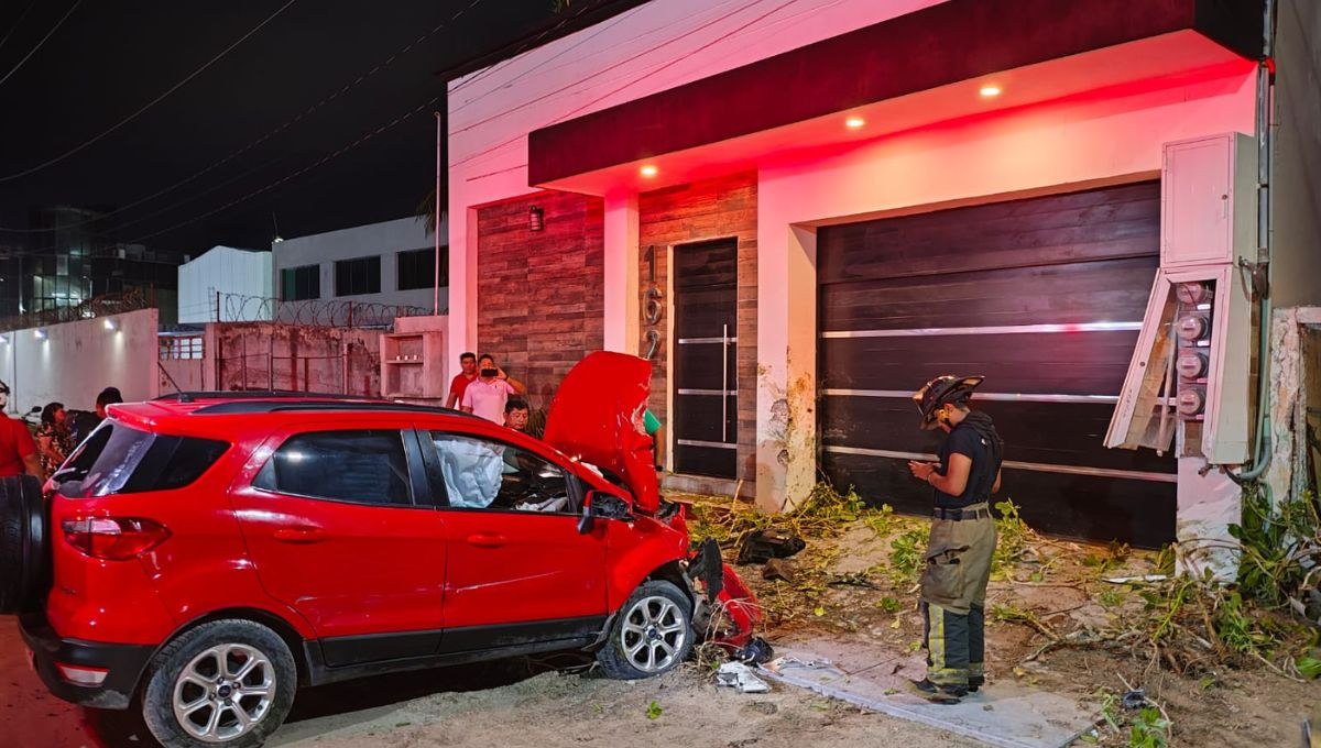 Conductor ebrio choca contra vivienda en Playa Norte; es detenido por la Policía Municipal