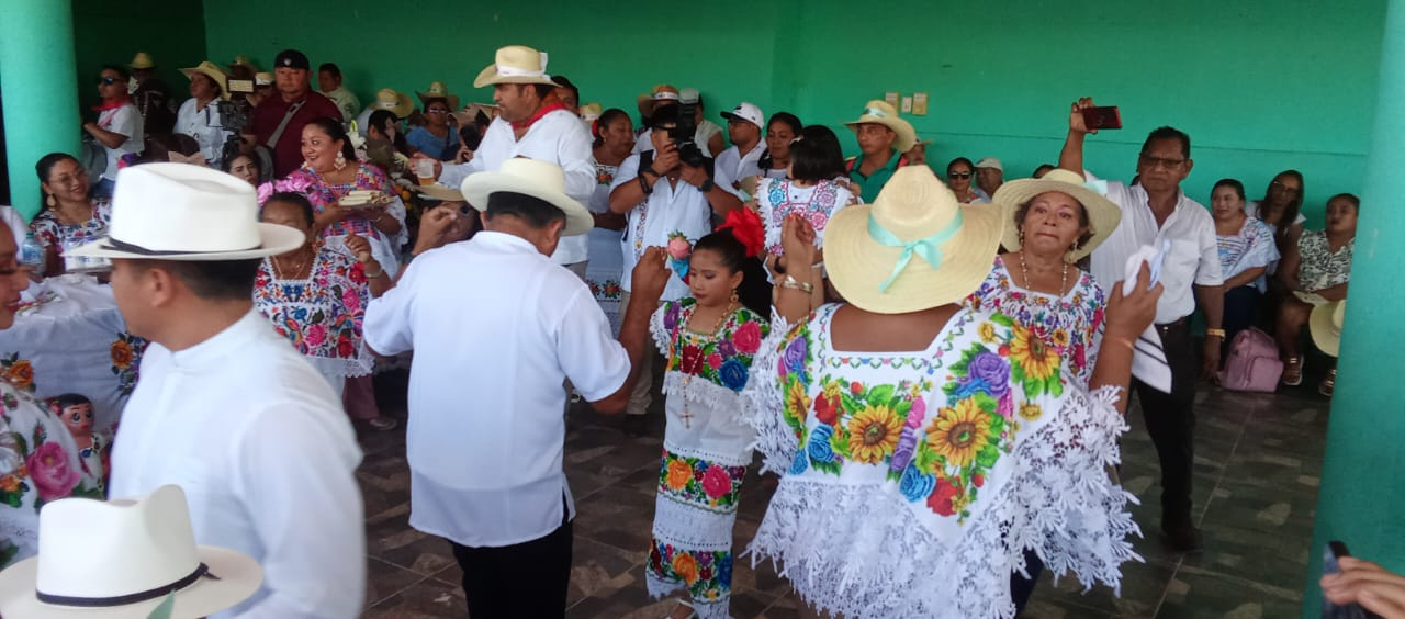 el recorrido que comenzó poco antes de las nueve de la mañana, está prevista a terminar cerca de las cinco de la tarde