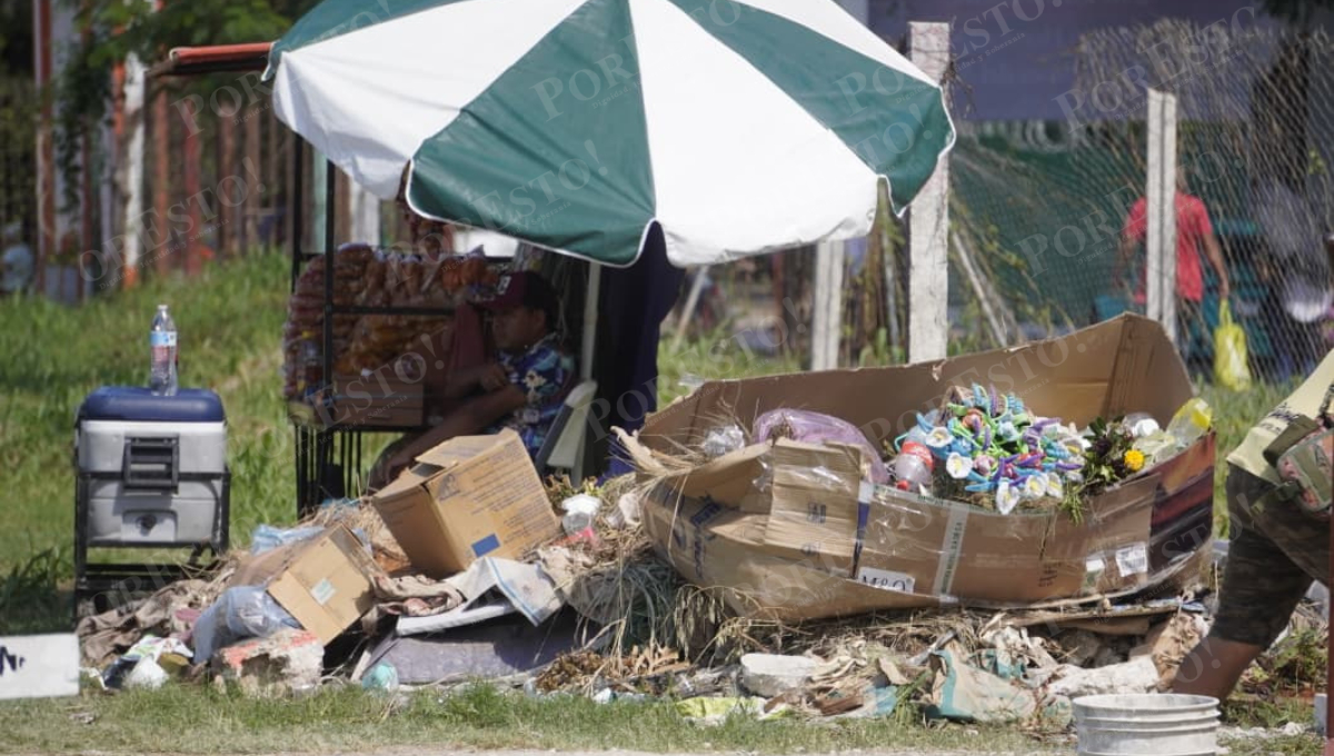 Familias denuncian suciedad y escombros en cementerios de la capital campechana