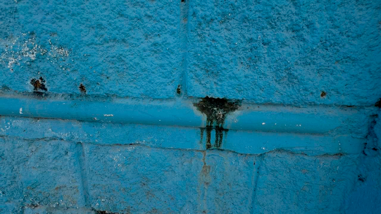 Los habitantes  dicen que de las  instalaciones del  Servicio Médico  Forense escurren  aguas negras y sangre