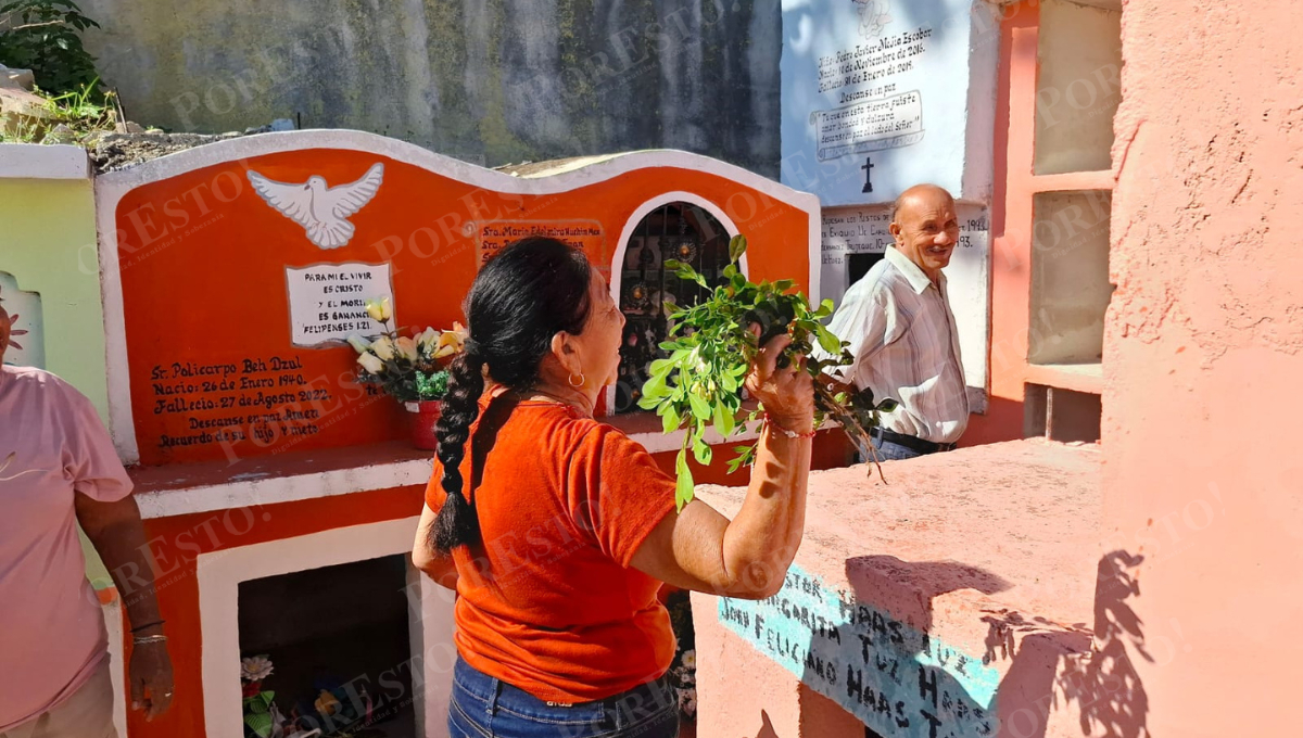 Municipios de Campeche celebran misas en cementerios por el Día de Muertos