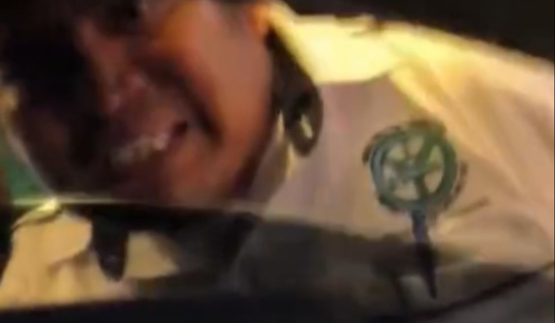 La agresión quedó captada en video y se volvió viral en redes.